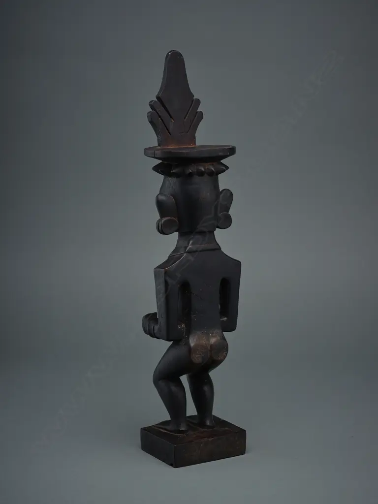 Indonesian wooden female figure, Image 1++